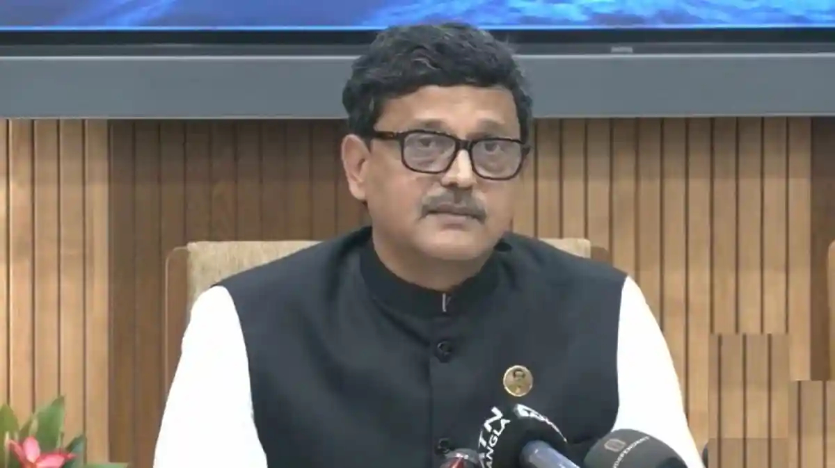 নৌপ্রতিমন্ত্রী সংবাদ সম্মেলনে বক্তব্য দিচ্ছেন. Channel i News - চ্যানেল আই নিউজ