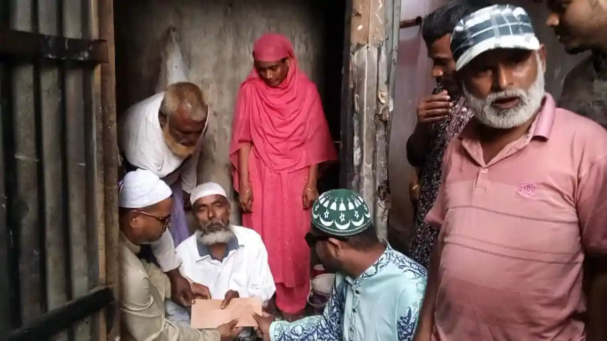 অগ্নিকাণ্ডে ক্ষতিগ্রস্ত পরিবারের পাশে কামাল হোসেন. Channel i News - চ্যানেল আই নিউজ