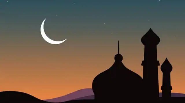সন্ধ্যায় আকাশে চাঁদ ও মসজিদের silhouette. Channel i News - চ্যানেল আই নিউজ