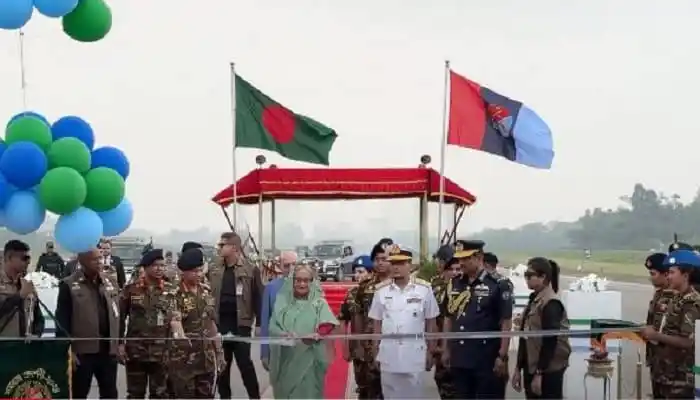 প্রধানমন্ত্রী সম্মিলিত সমরাস্ত্র প্রদর্শনী উদ্বোধন করেন।. Channel i News - চ্যানেল আই নিউজ