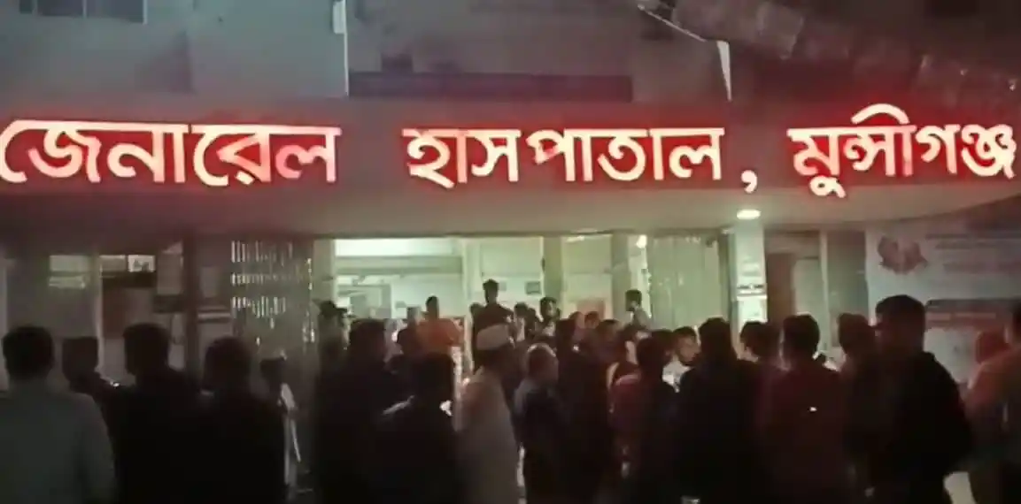 Crowd gathered outside a hospital entrance in Bangladesh at night. Channel i News - চ্যানেল আই নিউজ