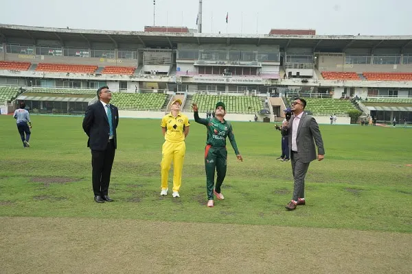 ক্রিকেট মাঠে খেলোয়াড় ও কর্মকর্তাদের সাক্ষাৎ. Channel i News - চ্যানেল আই নিউজ