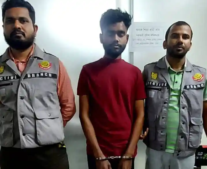 অভিযুক্ত যুবককে পুলিশে হেফাজত, মোবাইল ব্যাংকিং পিন হাতিয়ে টাকা আত্মসাৎ. Channel i News - চ্যানেল আই নিউজ
