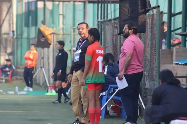 বাংলাদেশ ফুটবল দলের কোচ ও খেলোয়াড়রা মাঠে প্রস্তুতি নিচ্ছেন. Channel i News - চ্যানেল আই নিউজ