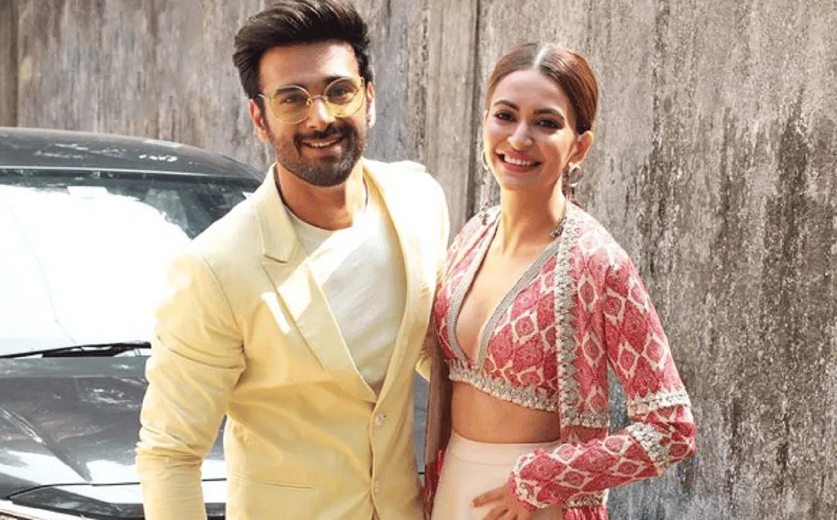 খুশি কৃতি ও পুলকিতের বিয়ের অনুষ্ঠানে দম্পতি. Channel i News - চ্যানেল আই নিউজ