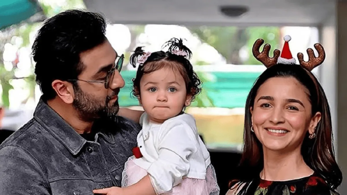খুশি পরিবারের সঙ্গে ছেলেমেয়ের ছবি, উৎসবের সাজে।. Channel i News - চ্যানেল আই নিউজ