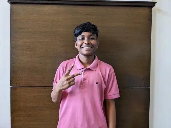 মেয়ে খেলোয়াড় হাসিমুখে পজিটিভ সিগন্যাল দিচ্ছে. Channel i News - চ্যানেল আই নিউজ