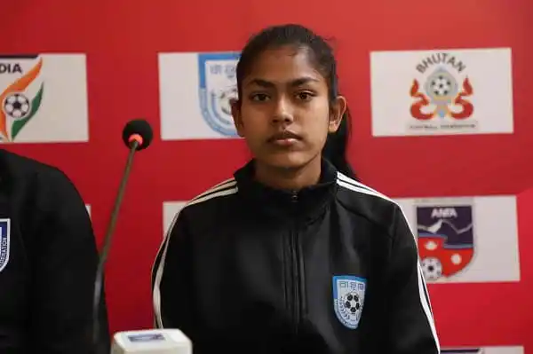 বাংলাদেশ নারী ফুটবল দলের খেলোয়াড় সংবাদ সম্মেলনে বসে. Channel i News - চ্যানেল আই নিউজ