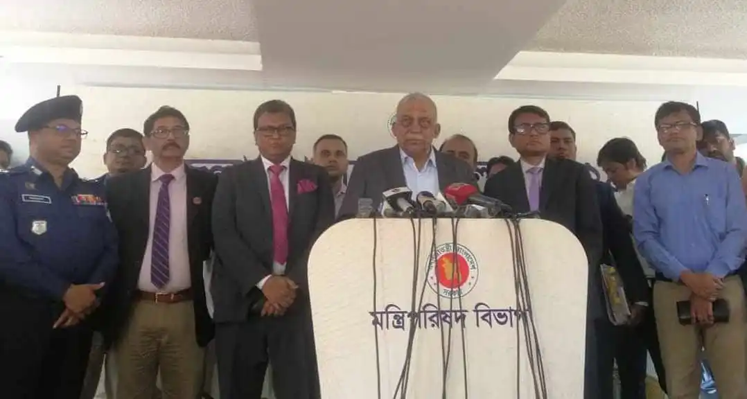 স্বরাষ্ট্রমন্ত্রী জঙ্গিদের বিচারকার্য নিয়ে জেলা প্রশাসকের সঙ্গে আলোচনা করছেন. Channel i News - চ্যানেল আই নিউজ