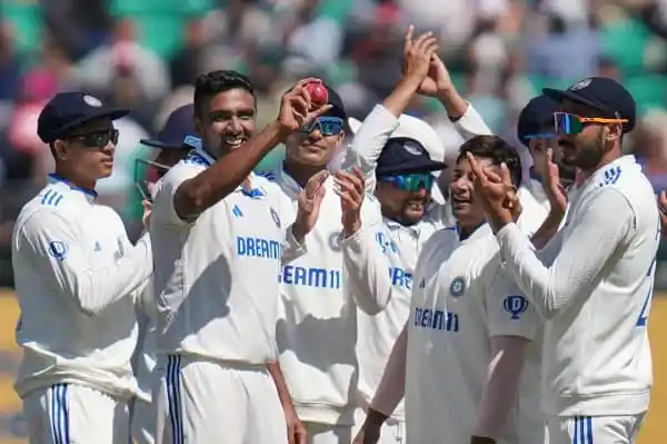 ভারতীয় ক্রিকেটাররা উল্লাসে মেতে উঠেছেন, মাঠে আনন্দের পরিবেশ. Channel i News - চ্যানেল আই নিউজ