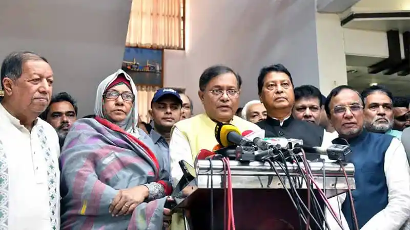 বাংলাদেশের পররাষ্ট্রমন্ত্রী সাংবাদিকদের প্রশ্নের উত্তর দিচ্ছেন. Channel i News - চ্যানেল আই নিউজ