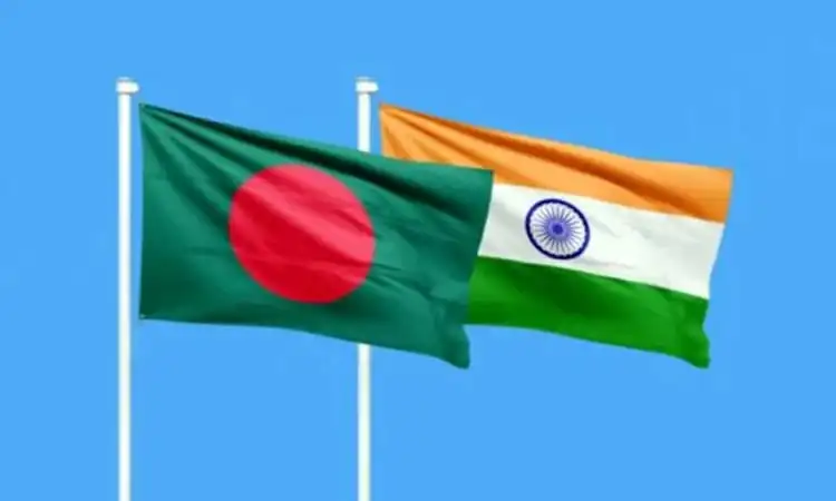 বাংলাদেশ ও ভারতের পতাকা উড়ছে, বন্ধুত্ব ও সহযোগিতার প্রতীক. Channel i News - চ্যানেল আই নিউজ