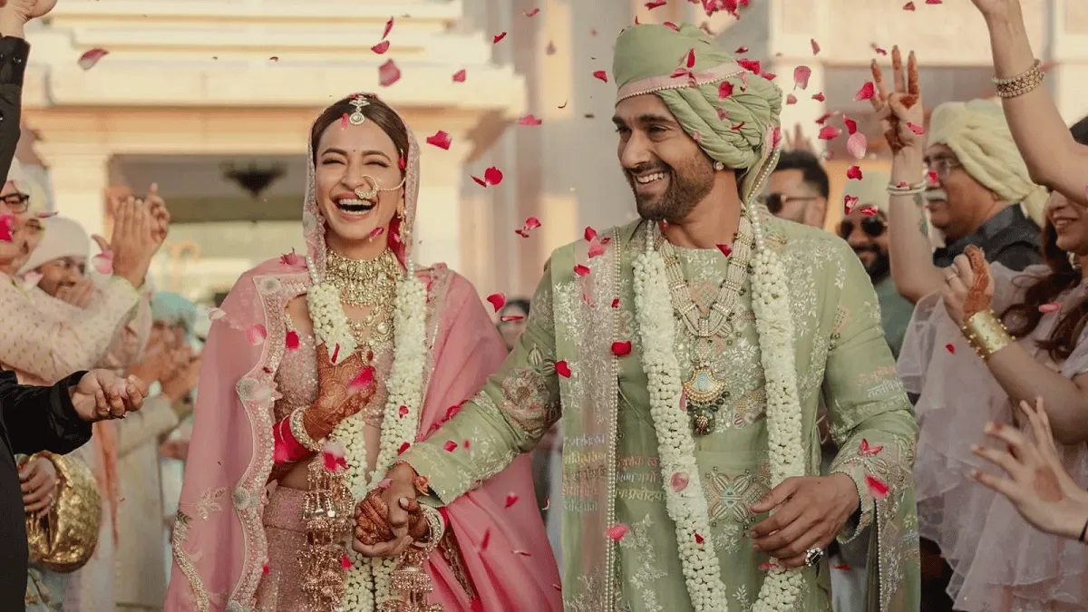 বিবাহের অনুষ্ঠানে পুলকিত কৃতি ও তার স্বামী হাসিমুখে একসঙ্গে. Channel i News - চ্যানেল আই নিউজ