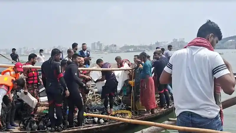 ভৈরবে নৌ-দুর্ঘটনায় নিখোঁজ আরও ২ জনের মরদেহ উদ্ধার. Channel i News - চ্যানেল আই নিউজ