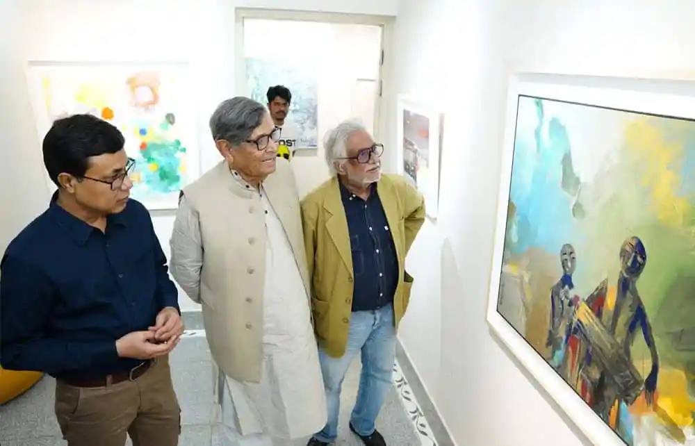 শিল্পীরা নতুন 'ভূমি' স্পেসে শিল্পকর্ম দেখছেন. Channel i News - চ্যানেল আই নিউজ