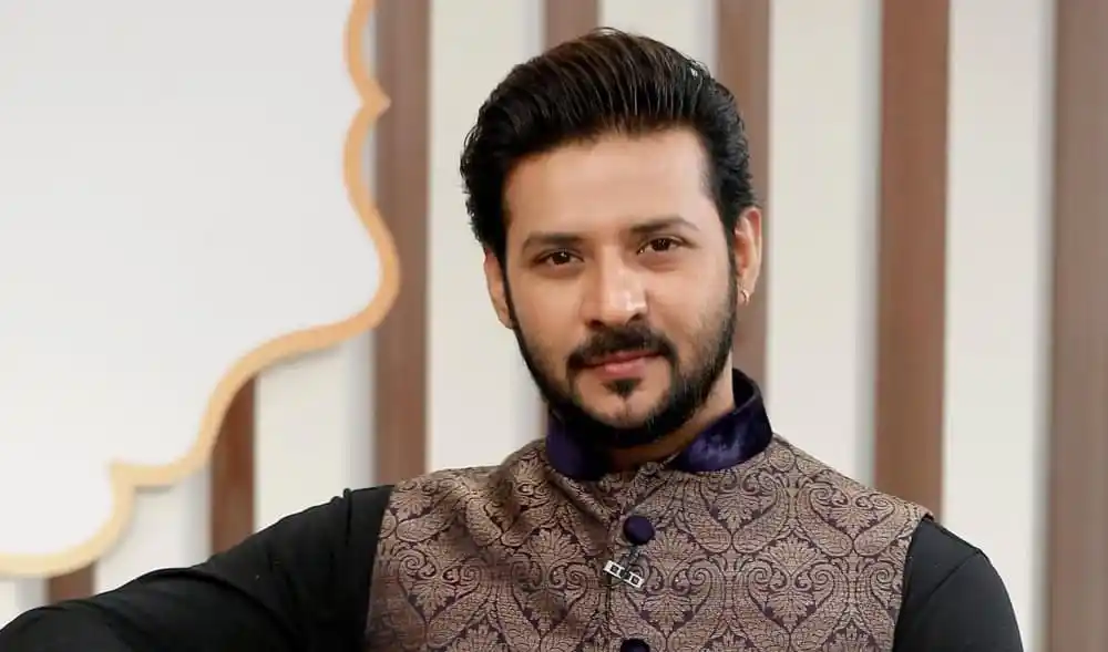নিরব ভারতীয় পণ্যের শুভেচ্ছাদূত হিসেবে পরিচিত, হাসিমুখে ছবি. Channel i News - চ্যানেল আই নিউজ