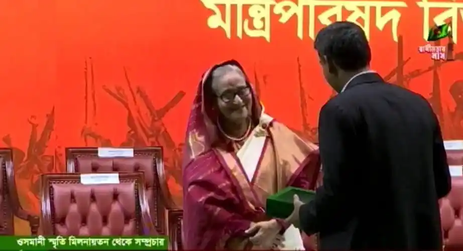 চ্যানেল আই অনলাইন অনুষ্ঠানে একজন নারী ও একজন পুরুষের সাক্ষাৎকার. Channel i News - চ্যানেল আই নিউজ