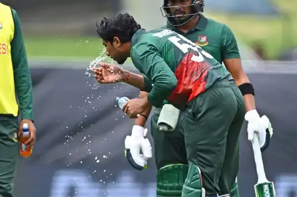 বাংলাদেশ ক্রিকেটাররা পানিতে জল খাচ্ছেন, প্রস্তুতি নিচ্ছেন. Channel i News - চ্যানেল আই নিউজ