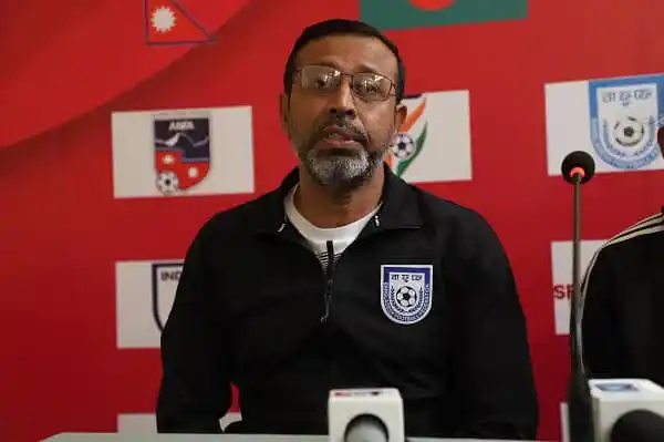 বাংলাদেশ ফুটবল দলের কোচ সংবাদ সম্মেলনে কথা বলছেন. Channel i News - চ্যানেল আই নিউজ