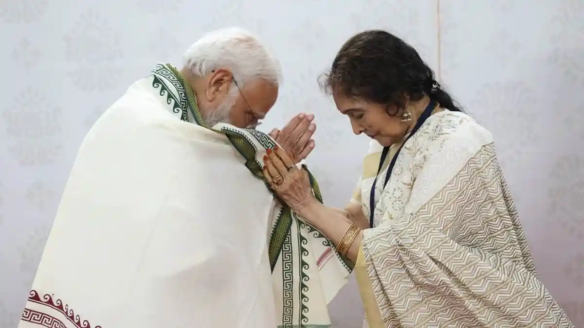 প্রধানমন্ত্রী মোদি ও বৈজয়ন্তীমালা সম্মানসূচক সাক্ষাৎ. Channel i News - চ্যানেল আই নিউজ