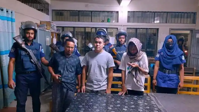 বান্দরবানে যৌথবাহিনীর অভিযানে কেএনএফ’র ৩ সহযোগী গ্রেপ্তার. Channel i News - চ্যানেল আই নিউজ