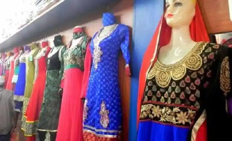 বিভিন্ন রঙের ও ডিজাইনের বাংলাদেশি পোশাকের প্রদর্শনী. Channel i News - চ্যানেল আই নিউজ