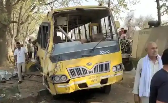 বাস দুর্ঘটনায় আহত ও নিহতের ছবি, দুর্ঘটনা স্থলের দৃশ্য. Channel i News - চ্যানেল আই নিউজ