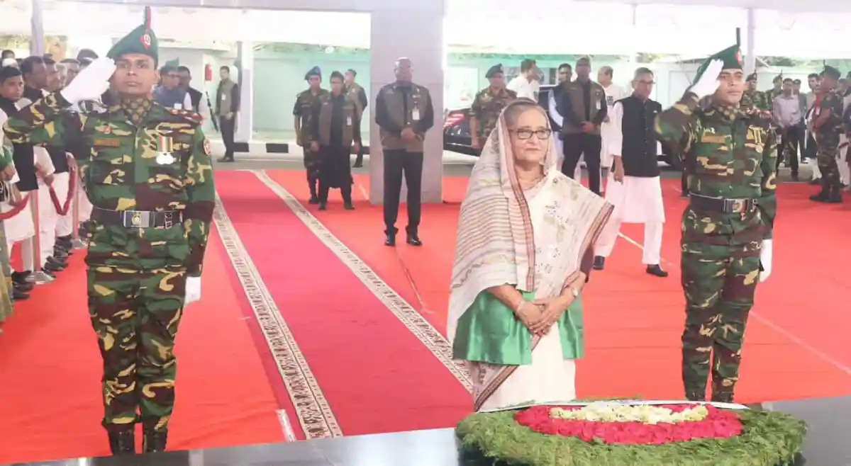 প্রধানমন্ত্রী বঙ্গবন্ধুর প্রতিকৃতিতে শ্রদ্ধা জানাচ্ছেন, মুজিবনগর দিবস. Channel i News - চ্যানেল আই নিউজ