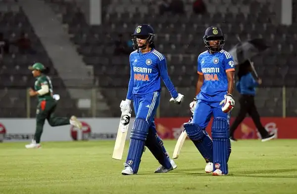 বাংলাদেশ ক্রিকেটাররা মাঠে প্রস্তুত, খেলায় মনোযোগী. Channel i News - চ্যানেল আই নিউজ