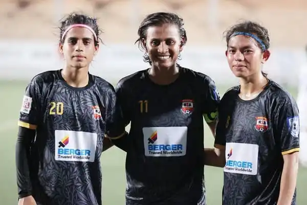 বাংলাদেশ নারী ফুটবল দলের তিন খেলোয়াড়ের ছবি, হাসিমুখে দাঁড়িয়ে. Channel i News - চ্যানেল আই নিউজ