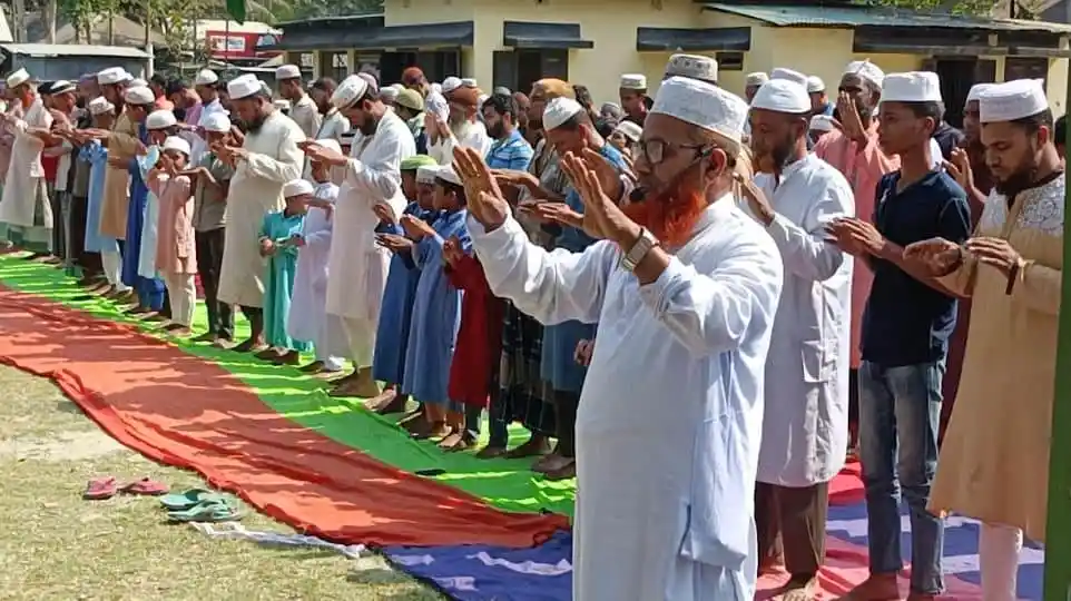 কুড়িগ্রামে বৃষ্টির জন্য বিশেষ নামাজের দৃশ্য।. Channel i News - চ্যানেল আই নিউজ