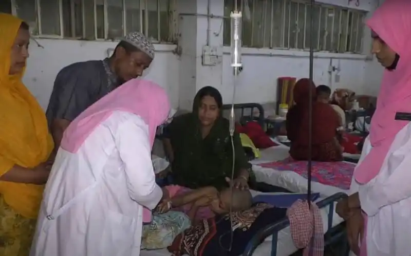 কুমিল্লা মেডিকেলে শিশু রোগীর সংখ্যা বাড়ছে, চিকিৎসকরা দেখছেন রোগীদের. Channel i News - চ্যানেল আই নিউজ