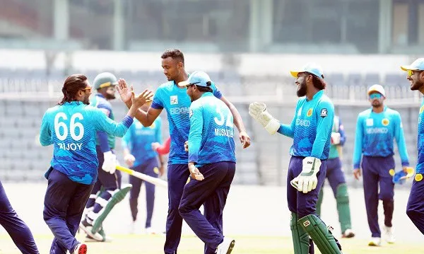 বাংলাদেশ ক্রিকেট দলের খেলোয়াড়রা মাঠে অনুশীলন করছে. Channel i News - চ্যানেল আই নিউজ