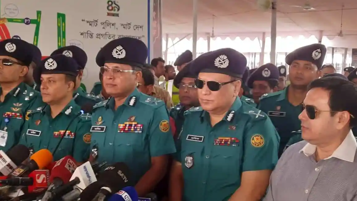 বাংলাদেশ পুলিশ সদস্যরা সমাবেশে উপস্থিত, নিরাপত্তা ও নজরদারিতে. Channel i News - চ্যানেল আই নিউজ