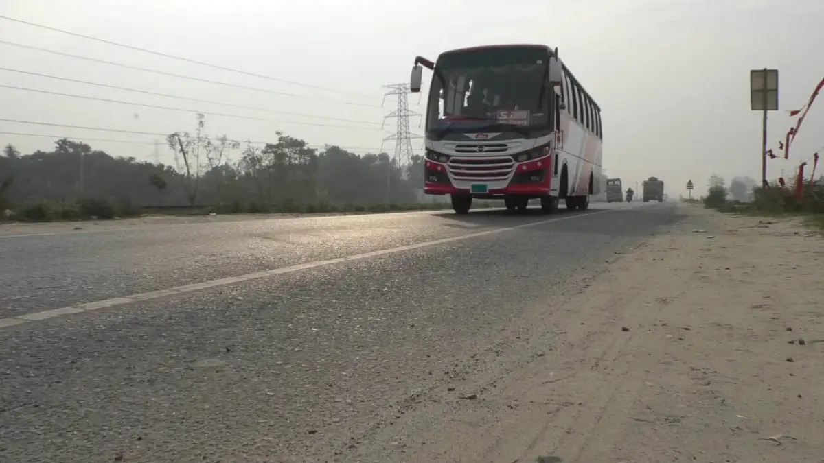 উত্তরবঙ্গের পথে যানবাহনের চাপ নেই, শান্ত রাস্তায় বাস চলাচল. Channel i News - চ্যানেল আই নিউজ