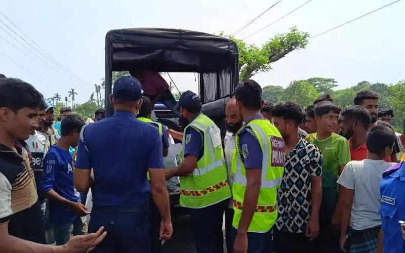 কিশোরগঞ্জে বাস চাপায় দুই মোটরসাইকেল আরোহীর নিহতের খবর।. Channel i News - চ্যানেল আই নিউজ