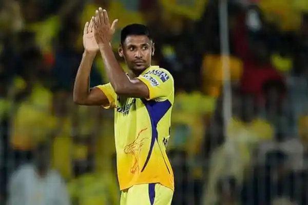 চেন্নাইয়ের মোস্তাফিজ ব্যাটিংয়ের সময় দর্শকদের সামনে. Channel i News - চ্যানেল আই নিউজ