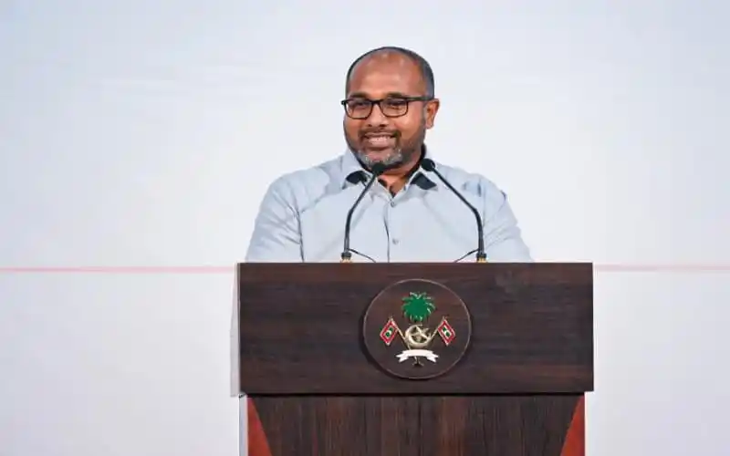 মালদ্বীপের স্বরাষ্ট্রমন্ত্রী বক্তৃতা দিচ্ছেন, অভিবাসী সমস্যা সমাধানের আশ্বাস. Channel i News - চ্যানেল আই নিউজ