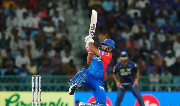 বাংলাদেশ ক্রিকেটার ব্যাটিং করছে, দর্শকরা মাঠে উপভোগ করছে. Channel i News - চ্যানেল আই নিউজ