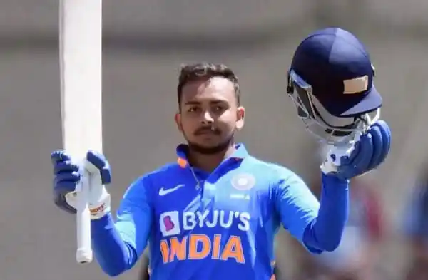 শিখর ধাওয়ান ব্যাট হাতে প্রস্তুত, ভারতের জার্সিতে. Channel i News - চ্যানেল আই নিউজ