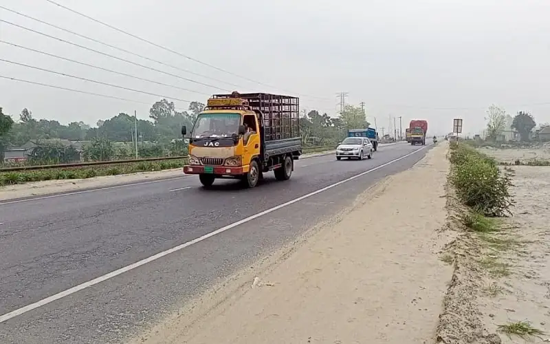 ঢাকা-টাঙ্গাইল মহাসড়কে যানবাহনের চাপ নেই, ট্রাফিক স্বাভাবিক. Channel i News - চ্যানেল আই নিউজ