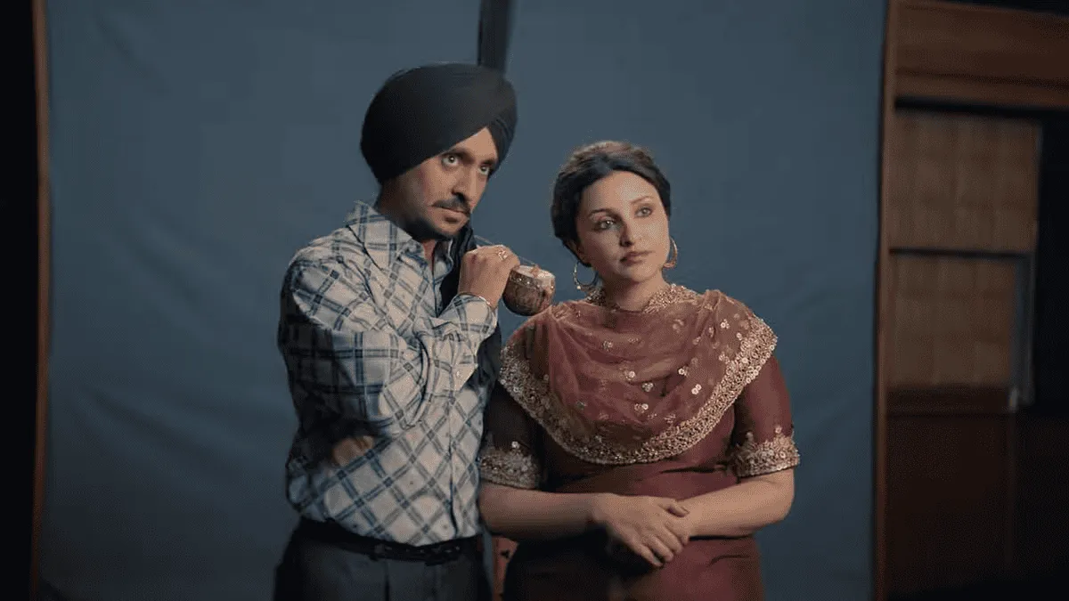 নেটফ্লিক্সের 'অমর কিং চমকিলা' সিনেমার দৃশ্য, দুই অভিনেতা।. Channel i News - চ্যানেল আই নিউজ