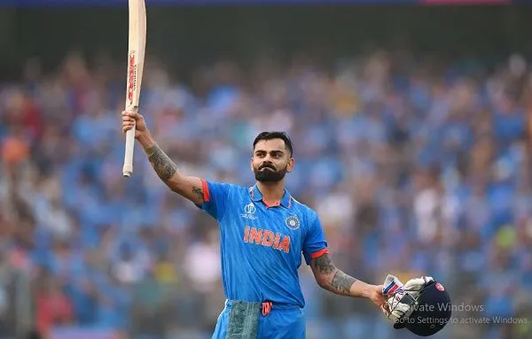 ভারতীয় ক্রিকেটার বিরাট কোহলি মাঠে জিতের পতাকা উঁচু করে স্বাগত জানাচ্ছেন. Channel i News - চ্যানেল আই নিউজ