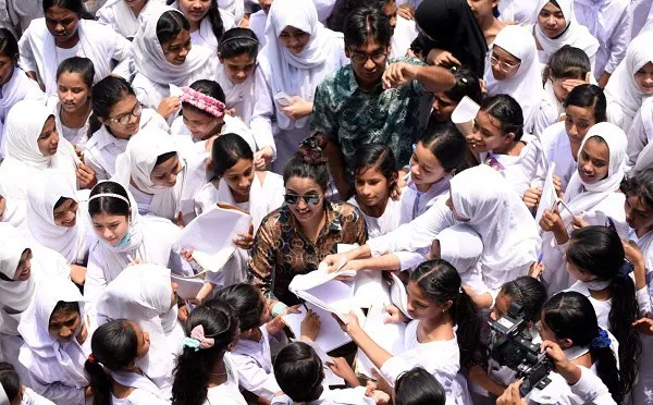 স্কুল শিক্ষার্থীরা মাঠে আসার জন্য বাংলাদেশ অধিনায়কের অনুরোধে উপস্থিত. Channel i News - চ্যানেল আই নিউজ