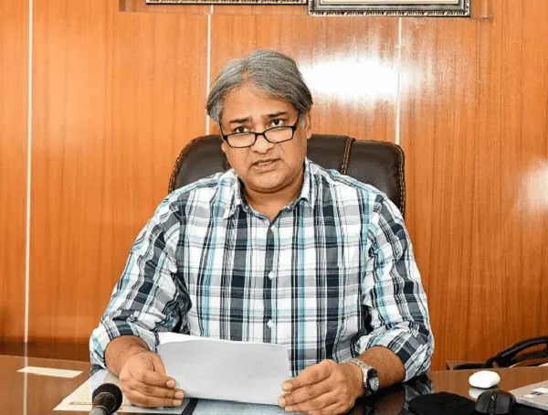 তথ্য প্রতিমন্ত্রী সাংবাদিকদের প্রশ্নের উত্তর দিচ্ছেন. Channel i News - চ্যানেল আই নিউজ