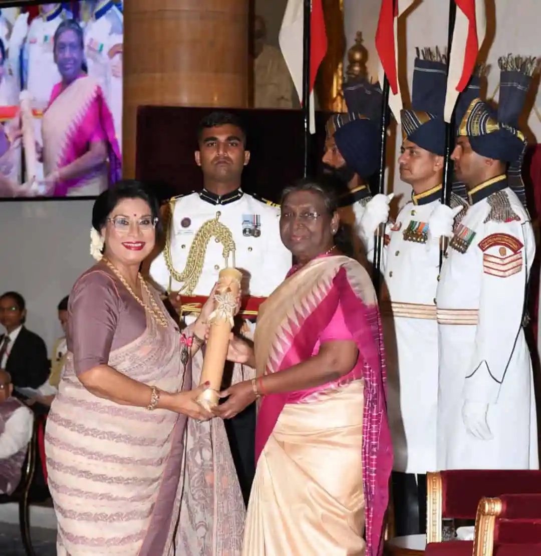 ভারতের রাষ্ট্রপতির হাত থেকে পদ্মশ্রী নিলেন বন্যা. Channel i News - চ্যানেল আই নিউজ