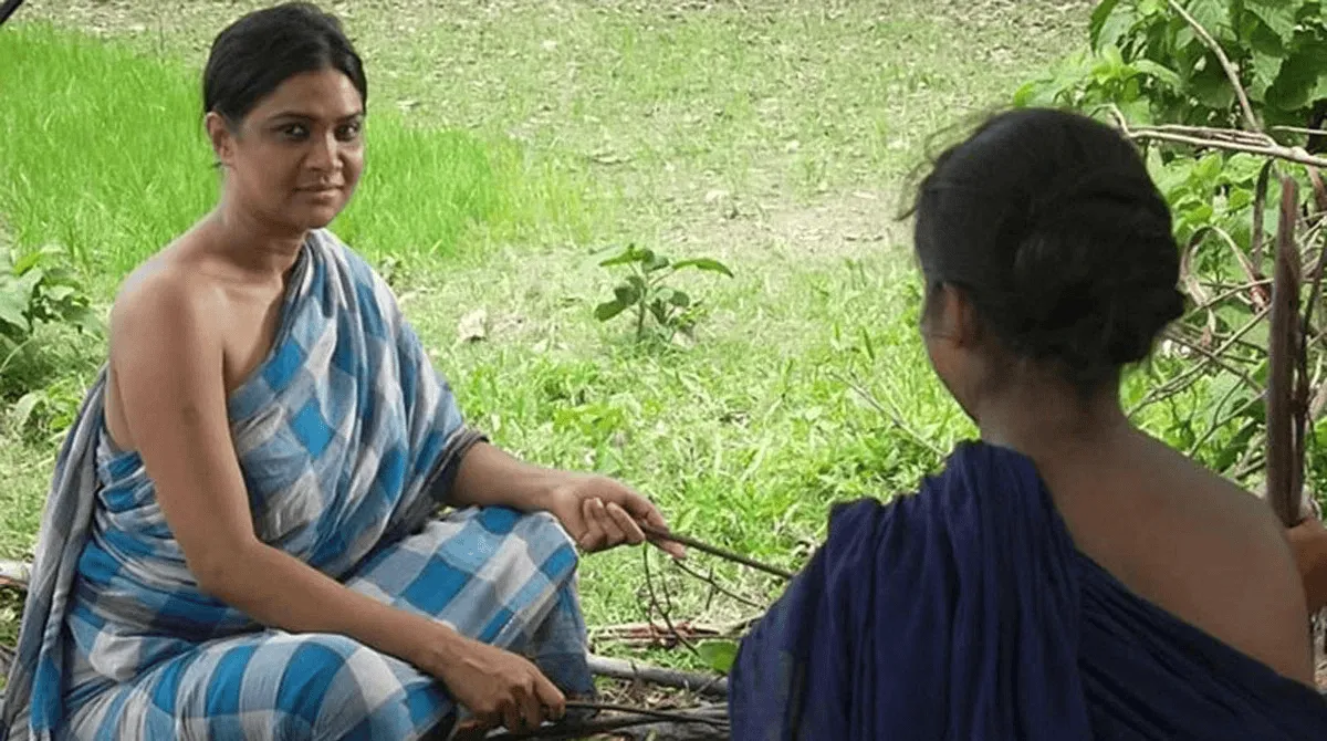 দুই নারী সাক্ষাৎ করছে ঈদে ‘নেকাব্বরের মহাপ্রয়াণ’ সিনেমার দৃশ্যে. Channel i News - চ্যানেল আই নিউজ