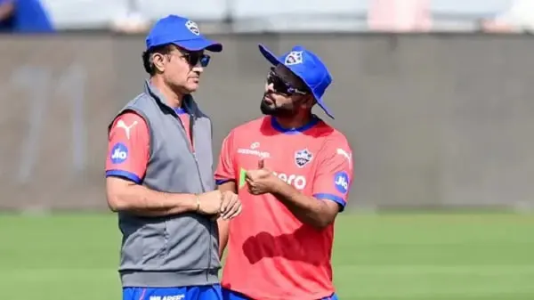 বাংলাদেশ ক্রিকেট কোচ গ্যারি কারস্টেন ও ক্রিকেটার মোসাদ্দেক হোসেন আলোচনা করছেন. Channel i News - চ্যানেল আই নিউজ