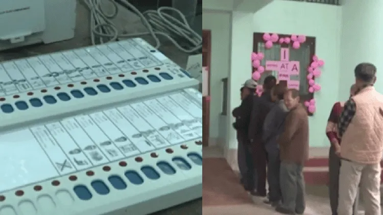 ভারতের লোকসভা নির্বাচনের জন্য ভোটাররা লাইনে দাঁড়িয়ে. Channel i News - চ্যানেল আই নিউজ