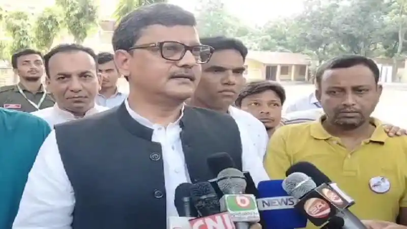 নৌ-পরিবহন প্রতিমন্ত্রী সংবাদ সম্মেলনে বক্তব্য দিচ্ছেন. Channel i News - চ্যানেল আই নিউজ